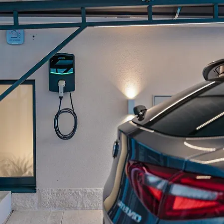 Donna, 5 Stars - Luxury With A Heated Pool Villa *