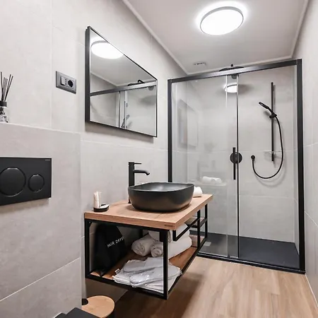 Donna, 5 Stars - Luxury With A Heated Pool Vila *
