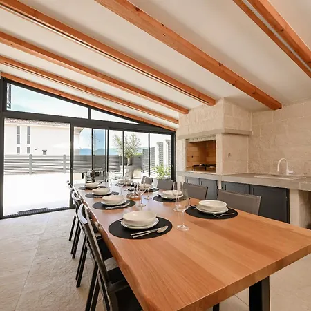 Villa Donna, 5 Stars - Luxury With A Heated Pool