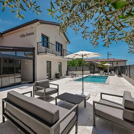 Donna, 5 Stars - Luxury With A Heated Pool Rijeka