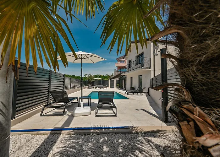 Donna, 5 Stars - Luxury With A Heated Pool Vila Rijeka